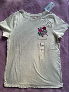 NWT Cat And Jack Girl Short  Sleeve Graphic Tee In Cream with Pink & Red Floral